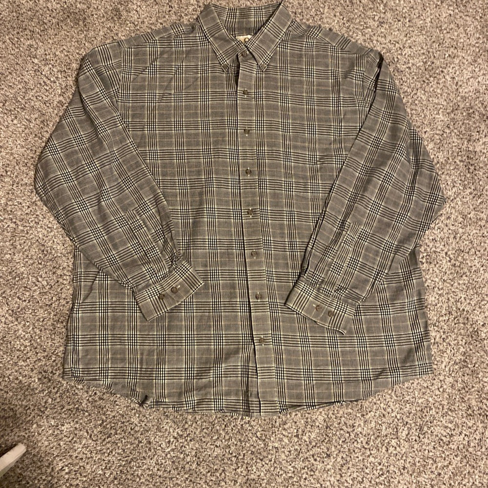 Men's Stylish Gray Plaid Button-Down Shirt